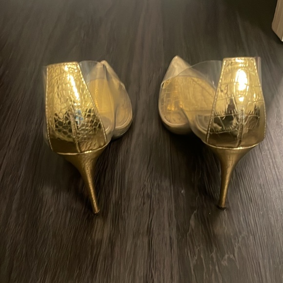 Cape Robbin Clear and Gold Snakeskin Pump - Picture 2 of 2
